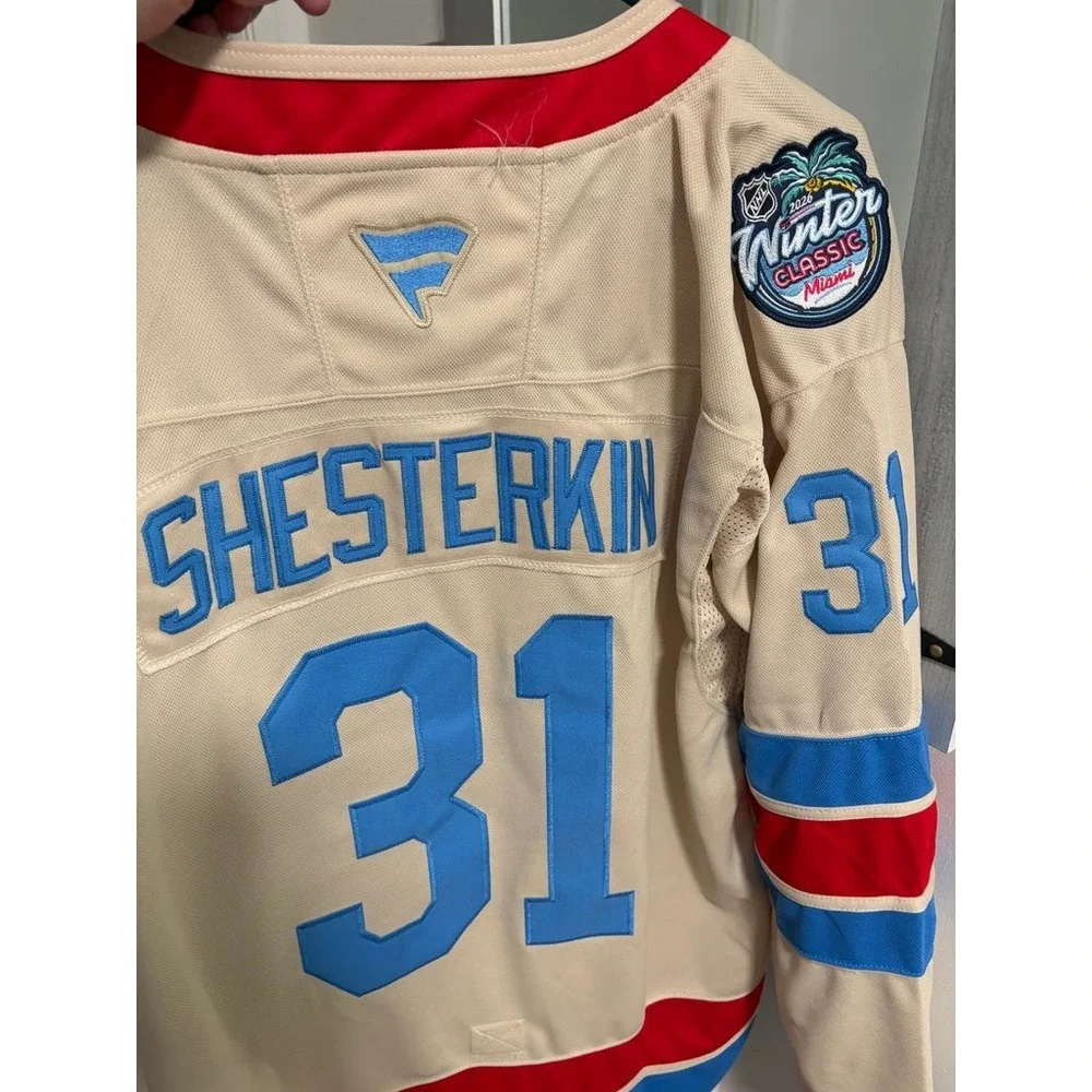 Fanatics Authentic Pro 2026 NHL Winter Classic New York Hockey - Picture 3 of 4